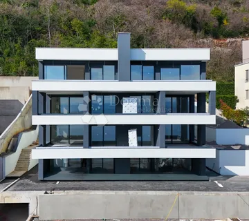 OPATIJA – STAN- 1. KAT  s terasom od 28 m² i pogledom na more - cover