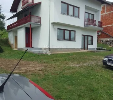 Kuća s 2 stana i PP u prizemlju - cover