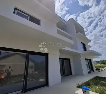 Kuća u nizu- novogradnja - cover