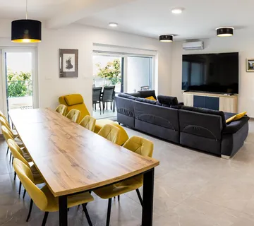 Mandre, Pag - Prostrani S6 s pogledom na more - cover