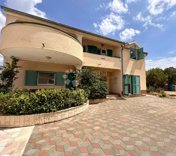 BRODARICA, impresivna kuća 60 metara od mora - cover