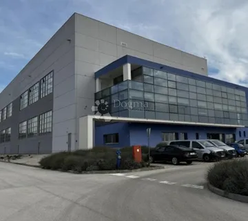 PRODAJE SE – INDUSTRIJSKA HALA SA VELIKIM UREDOM – OKOLICA ŠIBENIKA, 3.380m2 - cover