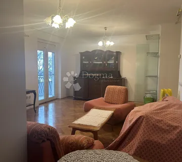 ŠKURINJE KUĆA SA TRI STANA  - cover