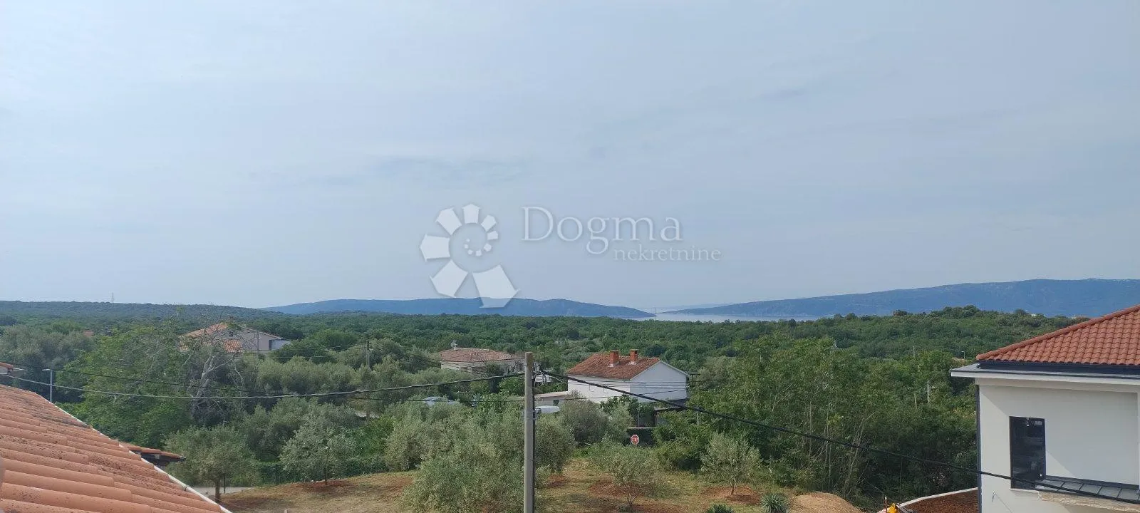 VELIKI APARTMAN S POTENCIJALOM - KRK - cover