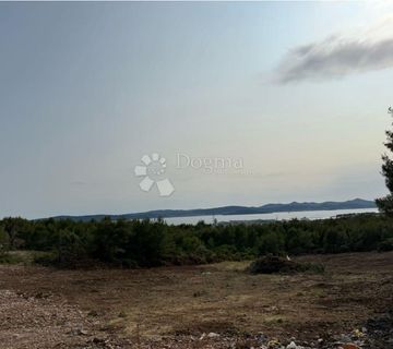 GRAĐRVINSKO ZEMLJIŠTE S PANORAMSKIM POGLEDOM  CRNO - cover