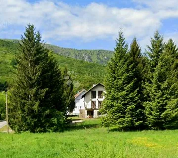 Imanje u centru Korenice - cover