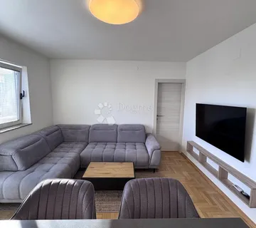 Moderan 3 soban stan s uredom i balkonom - cover