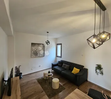 Šarmantna kuća u centru Biograda - korak do mora i savršen potencijal - cover