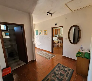 POREČ - Kuća sa dva stana i studio apartmanom - cover