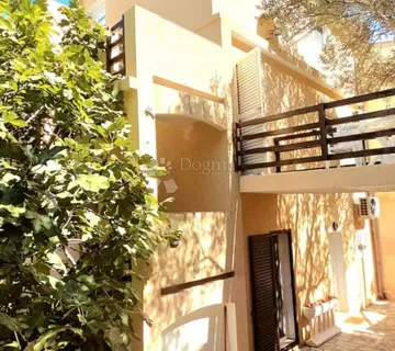 OTOK PAG KUĆA SA 4 APARTMANA - cover