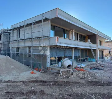 Jednosoban stan u prizemlju s vrtom, okolica Rovinja - cover