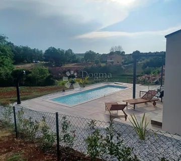 Moderna prizemnica s bazenom i jacuzzijem na parceli od 944 m² – mirna lokacija u okolici Višnjana - cover