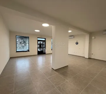 IDEALNA LOKACIJA ZA KAFIĆ! - cover