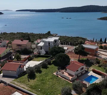 POMER, GRAĐEVINSKO ZEMLJIŠTE S OTVORENIM POGLEDOM NA MORE - cover