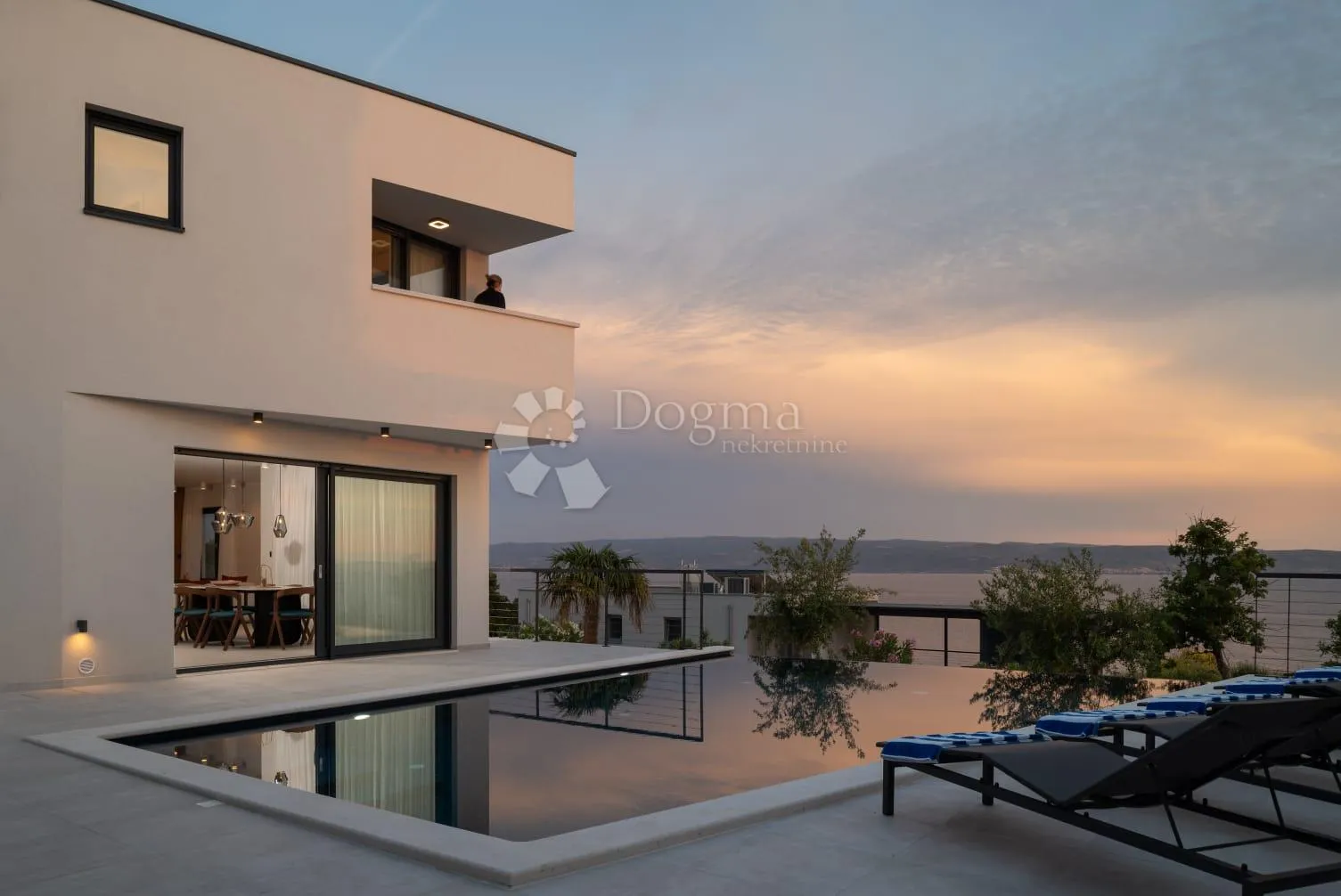 PODSTRANA-MODERNA VILLA S POGLEDOM NA MORE ( 6 ) - cover