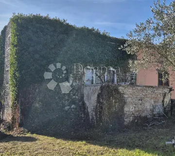 Ruševna kuća nedaleko Juršića - cover