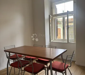 NAJAM U STROGOM CENTRU - cover