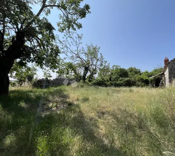 VIŠNJAN OKOLICA, KOMPLEKS GRAĐEVINSKIH ZEMLJIŠTA SA KAMENOM KUĆOM ZA ADAPTACIJU - cover
