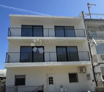 Kuća s tri stana – savršena kombinacija obiteljskog života i investicije - cover