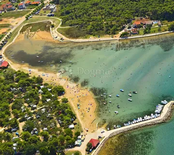 Odlično građevinsko zemljište s pogledom na more –  947 m² - cover