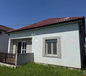 Simpatična obiteljska kuća s dvorištem  - cover