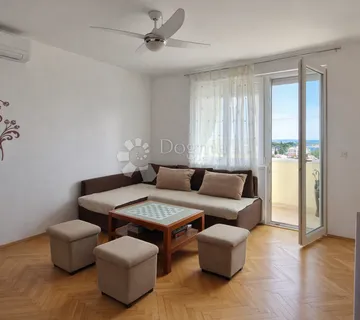 Svijetao trosoban stan s pogledom koji ostaje - cover