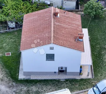 SAMO U PONUDI NAŠE AGENCIJE!!! LABIN, kuća na idealnoj lokaciji između Labina i Rapca - cover