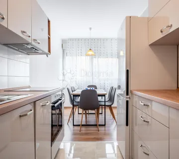 ODLIČAN STAN ZA STUDENTE - cover