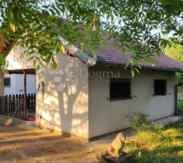 Uređena vikendica za opuštanje, odmor i život u prirodi - cover