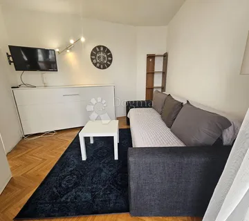 KOZALA JEDNOSOBAN S BALKONOM - cover