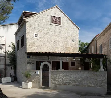 Ekskluzivna kamena vila prvi red do mora - cover