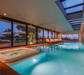 Jedinstvena vila sa grijanim bazenom i pogledom na more - cover