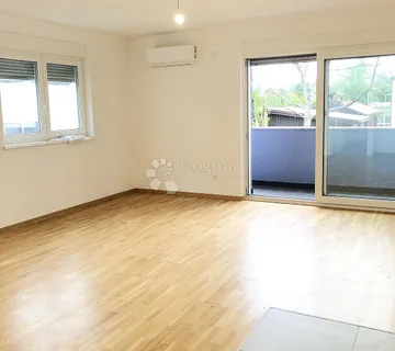 ODLIČAN STAN SA VELIKIM VRTOM  - cover