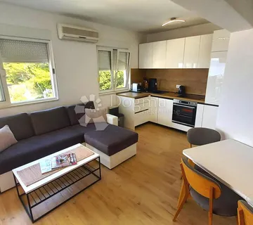 Dvosoban stan s predivnim pogledom na more - cover