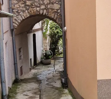 Omišaljska ljepotica - cover