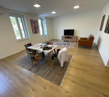 Centar 73m2,2s+db ,drugi kat balkon kompletno adaptiran  - cover