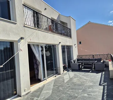 Stan: Strožanac, 156m2, novogradnja - cover