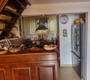 Dvoetažni apartman u drugom redu od mora- PRAVA PRILIKA - cover