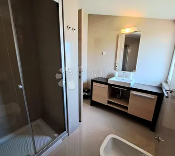 Impresivan penthouse s pogledom na more, Pješćana uvala - cover