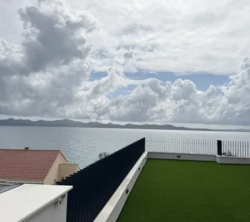 DIKLO – EKSKLUZIVNI PENTHOUSE S8, 50 m OD MORA – S KROVNOM TERASOM - cover