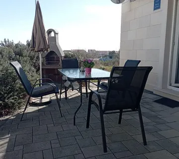 Apartman Krk, 43 m2 sa terasom, vrtom i pogledom na more