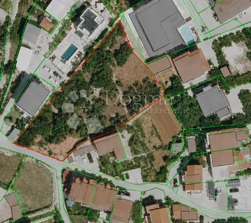 Atraktivno građevinsko zemljište, Slatine - Slatine, Split