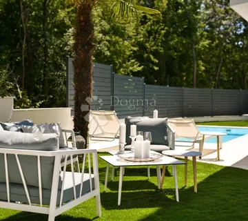 Njivice apartman 145m2 sa bazenom - cover