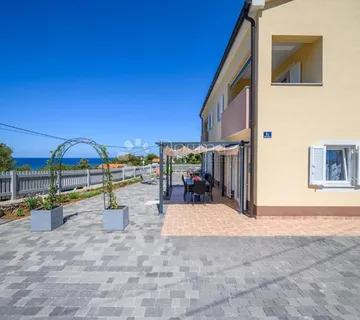 Cres apartman 150m od mora - cover