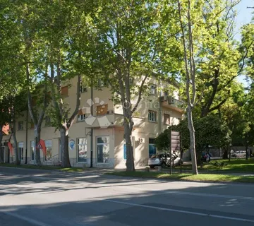 Zadar, Poluotok, posebna zgrada