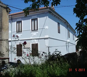 JEDINSTVENA KAMENA REZIDENCIJA SA UMJETNIČKOM DUŠOM - cover