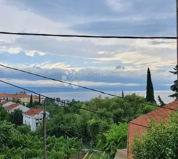 Lovran – kuća s 3 stana i okućnicom