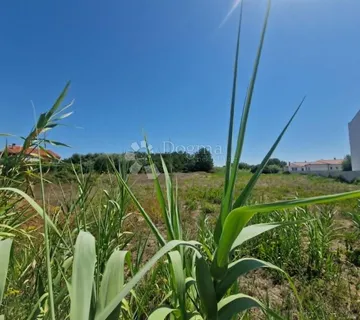 PRIVLAKA - GRAĐEVINSKO ZEMLJIŠTE 2513 m2