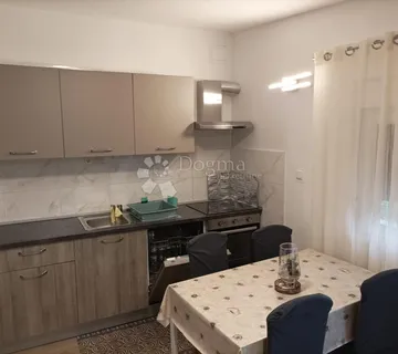 Obrovac 2 apartmana 6SB + 2DB ogromna okućnica - Gornji Karin, Obrovac