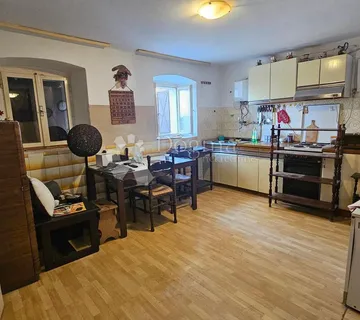 Donja Vežica, kuća u nizu, 98m2 - Rijeka